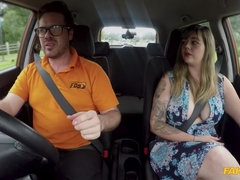 Leie, Grosse titten, Blasen, Auto, Hundestellung, Im freien, Pov, Hintern versohlen