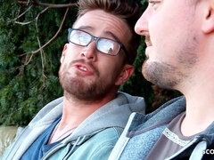 Verga grande, Semen en la boca, Estilo perrito, Corridas faciales, Sexo duro, Lamidas, Madres para coger, Afeitado