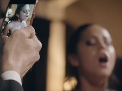 Blasen, Braunhaarige, Spermaladung, Kehlenfick, Fingern, Lecken, Natürlichen titten, Party