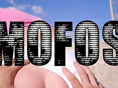 Grosser arsch, Grosser schwanz, Braunhaarige, Kehlenfick, Hd, Pov, Rau, Titten