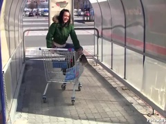 Enthousiasteling, Grote lul, Pijpbeurt, Bruinharig, Diep in de keel, Hd, Buiten, Gezichtspunt