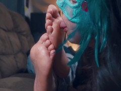 Slutty wife Conicroix loves to worship male feet