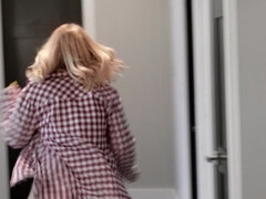 Belle grosse femme bgf, Chambre à dormir, Gros cul, Sucer une bite, Seins naturels, Tatouage, Plan cul à trois, Mouillée