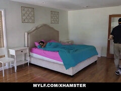 Cul, Brunette brune, Femme couguar, Éjaculation interne, Branlette thaïlandaise, Hd, Maman, Suçant