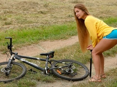 Kont, Pijpbeurt, Bruinharig, Schattig, Buiten, Geschoren, Tiener, Tieten likken