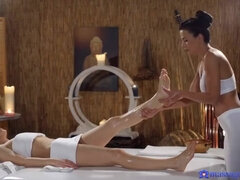 Nana, Gros seins, Brunette brune, Mignonne, Gorge profonde, Mère que j'aimerais baiser, Huilée, Piercing