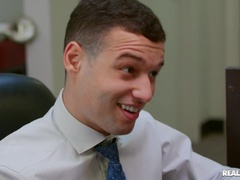 Amateur, Polla, Corridas faciales, Masturbación, Oficina, Cabello corto, Falda, Nalgadas