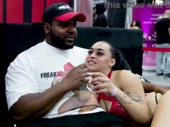 Interracial, Embrassement, Fille latino, De plein air, Public