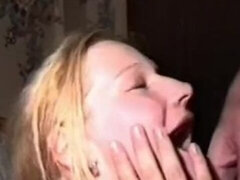 18 ans, Amateur, Anal, Sucer une bite, Double pénétration, Faciale, Hard, Avaler