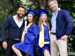 18 летние, Большая жопа, Большой член, Минет, Собачьи, Вчетвером, Натуральные сиськи, Молоденькие