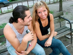 Blonde, Sucer une bite, Doigter, Branlette thaïlandaise, De plein air, Public, Maigrichonne, Adolescente
