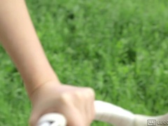 Brunette brune, Masturbation, Seins naturels, Chevaucher, Nénés