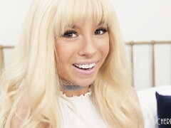 Nana, Pénétrer avec le poing, Léchez, Lingerie, Masturbation, Rasée, Adolescente, Nénés