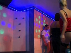 Vestidas, Bailar, Orgía, Fiesta, Estrella porno, Ducha, Intercambio de parejas, Mojado
