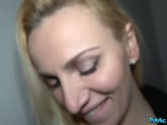 Amateur, Blonde, Sucer une bite, Tromperie, Branlette thaïlandaise, De plein air, Pov, Public