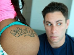 Gros seins, Sucer une bite, En levrette, Noir ébène, Interracial, Chatte, Rasée, Tatouage