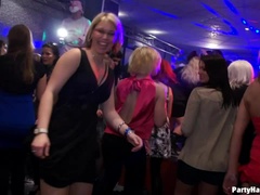 Enthousiasteling, Grote lul, Blond, Aangekleed, Vrouw, Groep, Feest, Zuigen