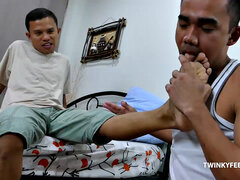 Asiatique, Sucer une bite, Fétiche des pieds, Branlette thaïlandaise, Homosexuelle