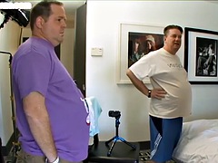 Leie, Blasen, Pummelig, Doppelpenetration, Handjob, Ablutschen, Tätowierung, Flotter dreier