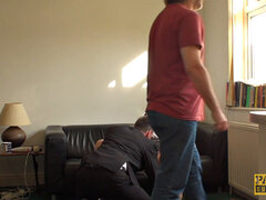 Perra, Corridas, Gafas, Tacones, Lamidas, Coño, Falda, Medias largas