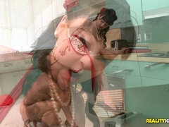 Mooie dikke vrouwen, Grote kont, Grote mammen, Zwart, Olie, Dikke tepels, Tatoeage, Tieten likken