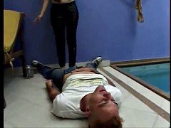 舐める尻, ブロンド