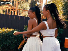 18 летние, Бикини, Черные, Черненькие, Поцелуи, На природе, Пирсинг, Молоденькие