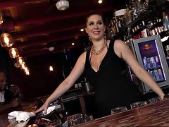 Grosse bite, Gros seins, Noire, Brunette brune, Plantureuse, Tir de sperme, Partouze, Groupe