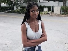 Bikini, Noire, Sucer une bite, Tir de sperme, En levrette, Faciale, Pov, Public