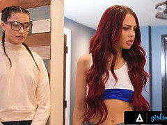 Поза 69, Большая жопа, Пальцем, Хд, Трусики, Молоденькие, Втроем, Сиськи