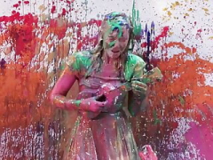 Lisa Hannigan Gets Splashed, Stained and Covered In Paint