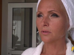 Lieveling, Biseksueel, Blond, Gek, Vingeren, Likken, Kut duiken, Douche