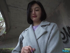 Sucer une bite, Brunette brune, Tir de sperme, Faciale, De plein air, Pov, Public, Chatte