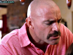 Bizar, Hondjeshouding, Brillen, Harig, Klein, Softcore pornografie, Tiener, Bekijker