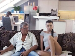 18 ans, Brunette brune, Attrapée, Papa, Doigter, Hd, Rasée, Adolescente