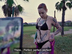 Amateur, Playa, Bikini, Mamada, Garganta profunda, Perforación, Tragarse, Tatuaje