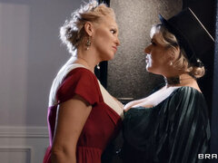 Grosse titten, Blondine, Interrassisch, Lecken, Strümpfe, Flotter dreier, Titten, Jungfrau