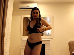 Amateur, Gros cul, Sucer une bite, Fait maison, Indienne, Masturbation, Mouillée, Pute