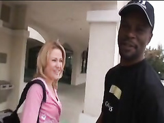 Enthousiasteling, Grote lul, Zwart, Pijpbeurt, Naakte man aangeklede vrouw