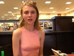 Anal, Despelote, Masturbación, Orgasmo, Público, Solo, Juguetes, Bajo la falda