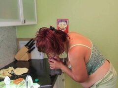 Mooie dikke vrouwen, Dik, Keuken, Masturbatie, Natuurlijke tieten, Hangende tieten, Tieten likken, Vrouw