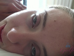 Anal, Blonde, Sucer une bite, Éjaculation interne, Petite amie, Branlette thaïlandaise, Nénés, Mouillée