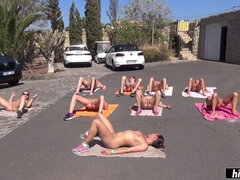 Gros seins, Blonde, Brunette brune, Plantureuse, Hard, Nue  à poil, Softcore, Nénés