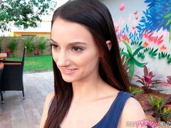 Blasen, Braunhaarige, Hundestellung, Handjob, Im freien, Pov, Rasiert, Jungendliche (18+)