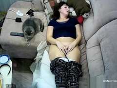 Big-bottomed stepmom masturbates on the sofa