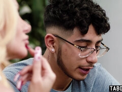 Gros seins, Blonde, Plantureuse, Famille, Mère que j'aimerais baiser, Réalité, Belle mère, Tabou