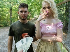 18 ans, Gros cul, Grosse bite, Sucer une bite, En levrette, Seins naturels, Adolescente, Nénés