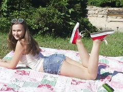 Blondine, Fingern, Klaffend, Masturbation, Natürlichen titten, Im freien, Schuhe, Jungendliche (18+)