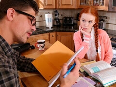 Chambre à dormir, Sucer une bite, Habillées, En levrette, Petite femme, Rousse roux, Élève, Rasée