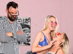 Culo, Rubia, Estilo perrito, Lencería, Medias largas, Adolescente, Trio, Tetas